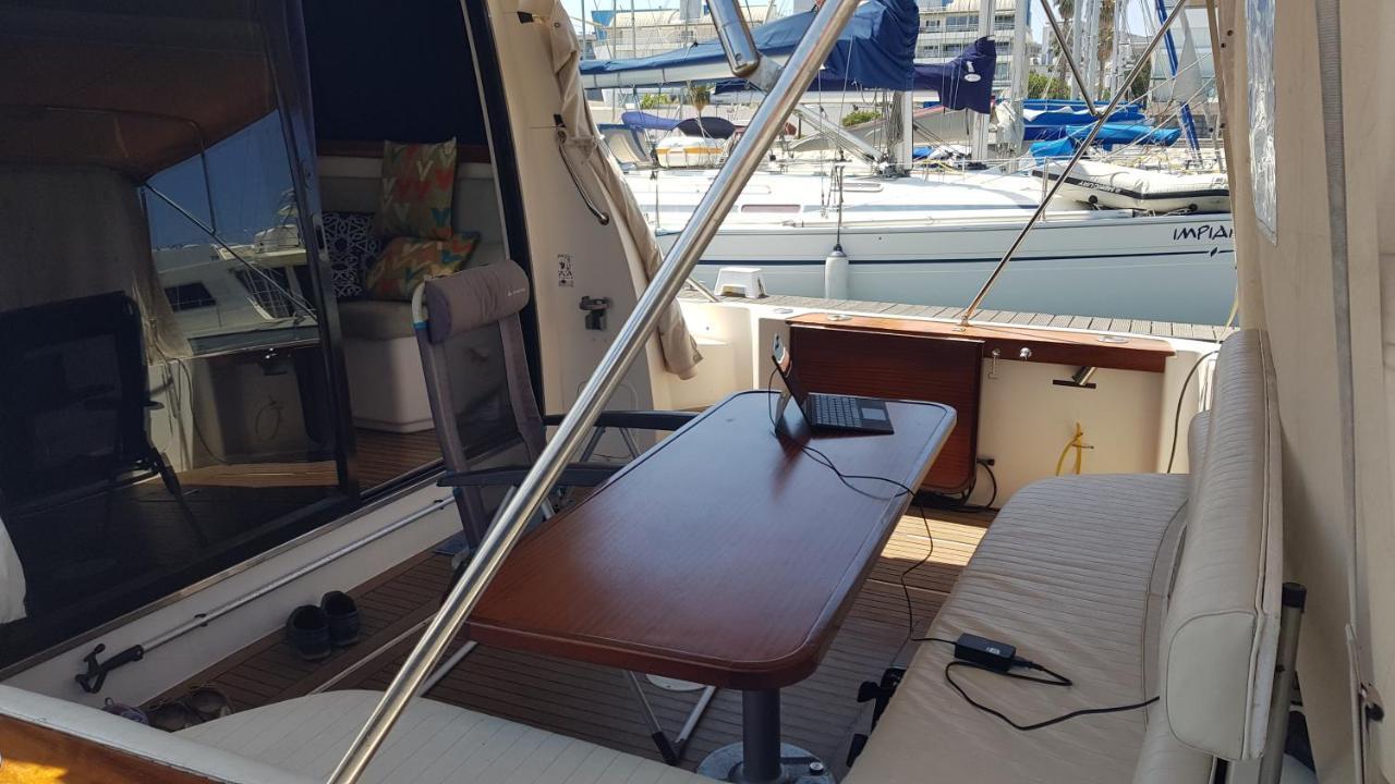 Private Yacht, We Love Our Guests Лиссабон Экстерьер фото