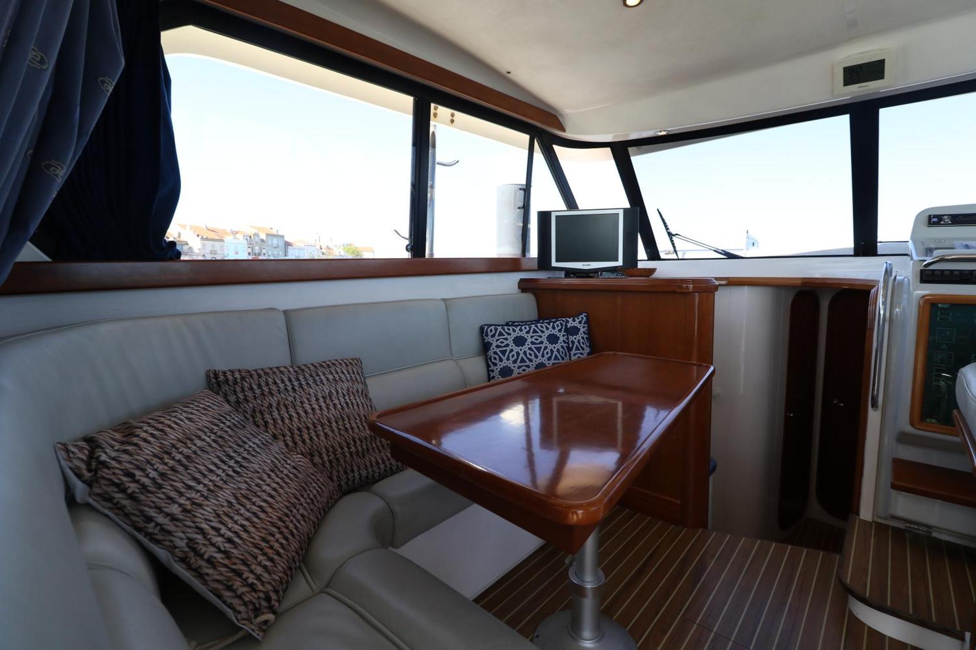 Private Yacht, We Love Our Guests Лиссабон Экстерьер фото
